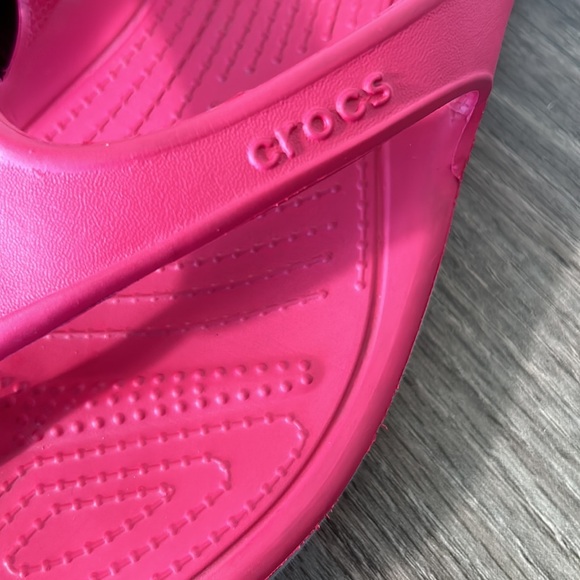 CROCS DARK PINK FLIP FLOP THONGS IN SIZE 9 women and 7 men - Picture 6 of 6